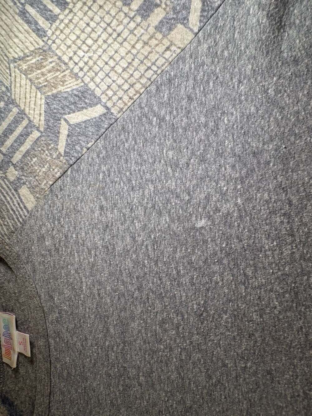 LuLaRoe Randy Baseball Tee Size S Gray Geometric Pattern - Picture 6 of 7
